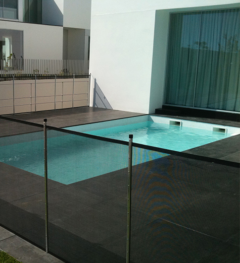 Vedação VedaPool para maior segurança infantil junto à piscina