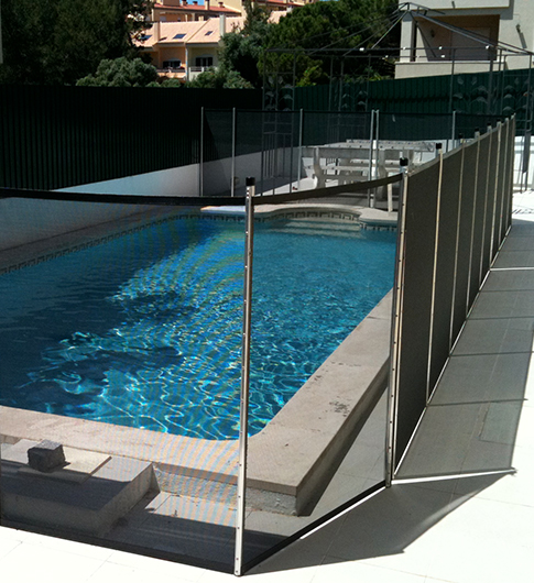 Solução VedaPool para tornar a zona da piscina mais segura
