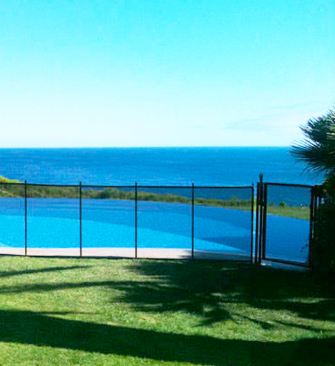 Projeto residencial com vedação de segurança para piscina